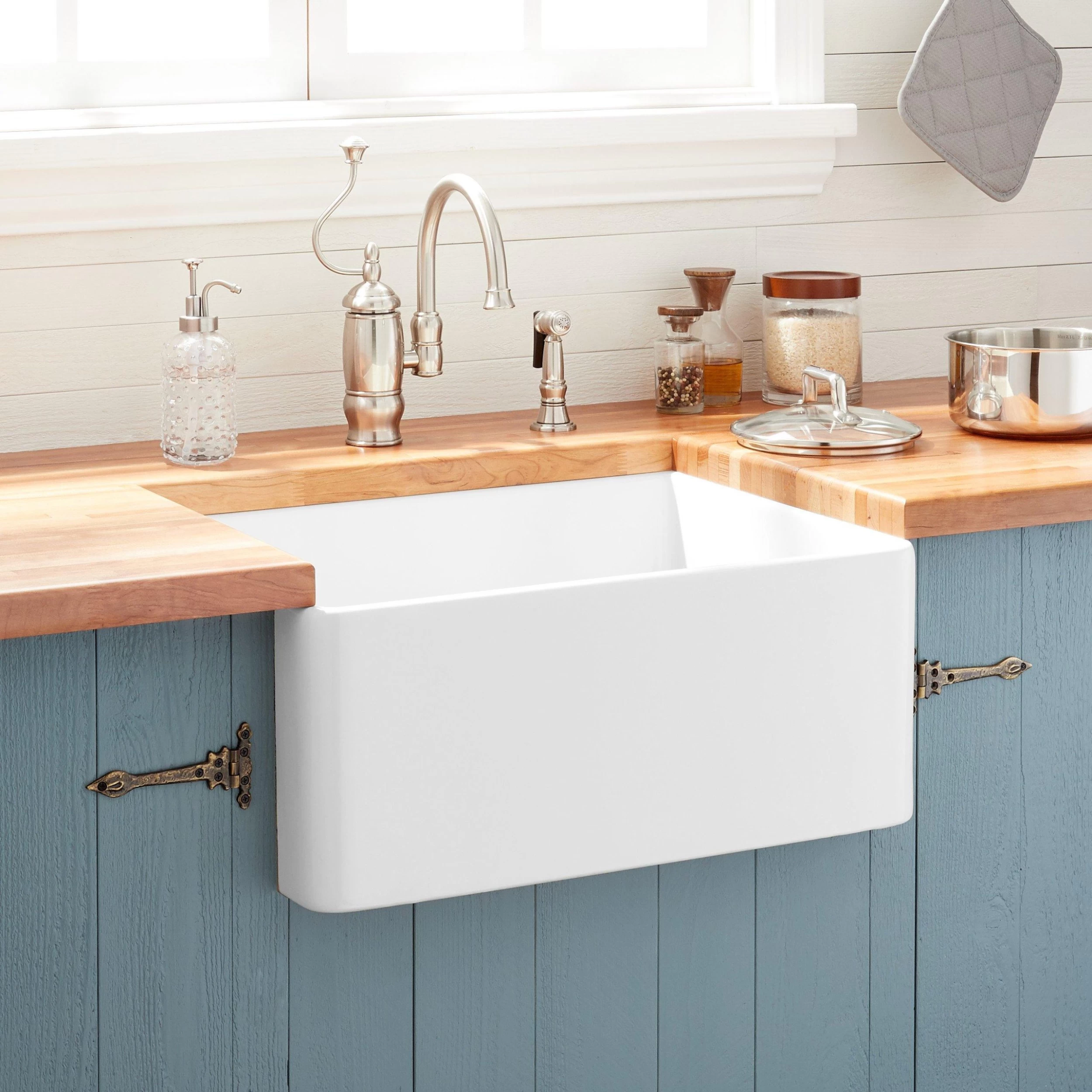 24" Reinhard Fireclay Farmhouse Sink - White 1 24" Reinhard Fireclay Farmhouse Sink - White